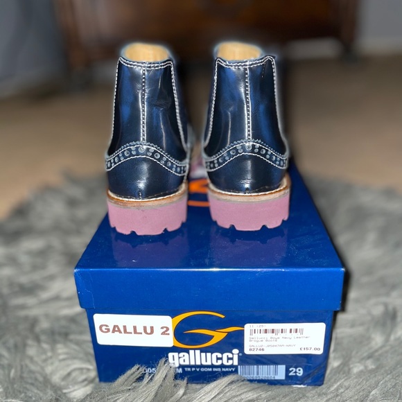 *Gently Worn* Boys kids shoes - Picture 4 of 7